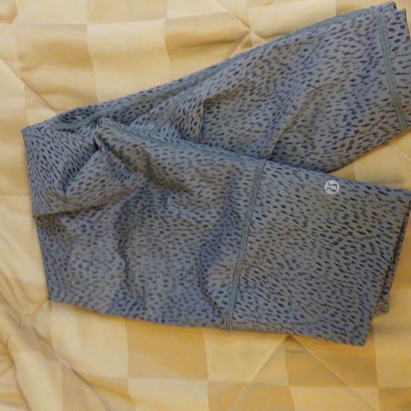 Lululemon xxs ladies capris - Picture 2 of 3